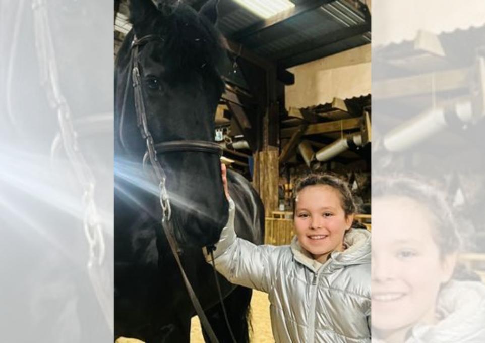 Mabli secured the starring role in the Lloyds Banking advert! The 10-year-old is pictured with the famous Lloyds Banking black horse. (Image: Ffion White)